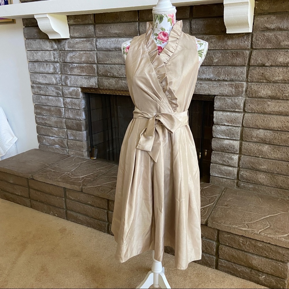 JESSICA HOWARD CHAMPAGNE SLEEVELESS DRESS SIZE 8 - Picture 4 of 10